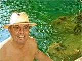 Bonito- Riton geniesst ein kühles Bad im Rio Formoso